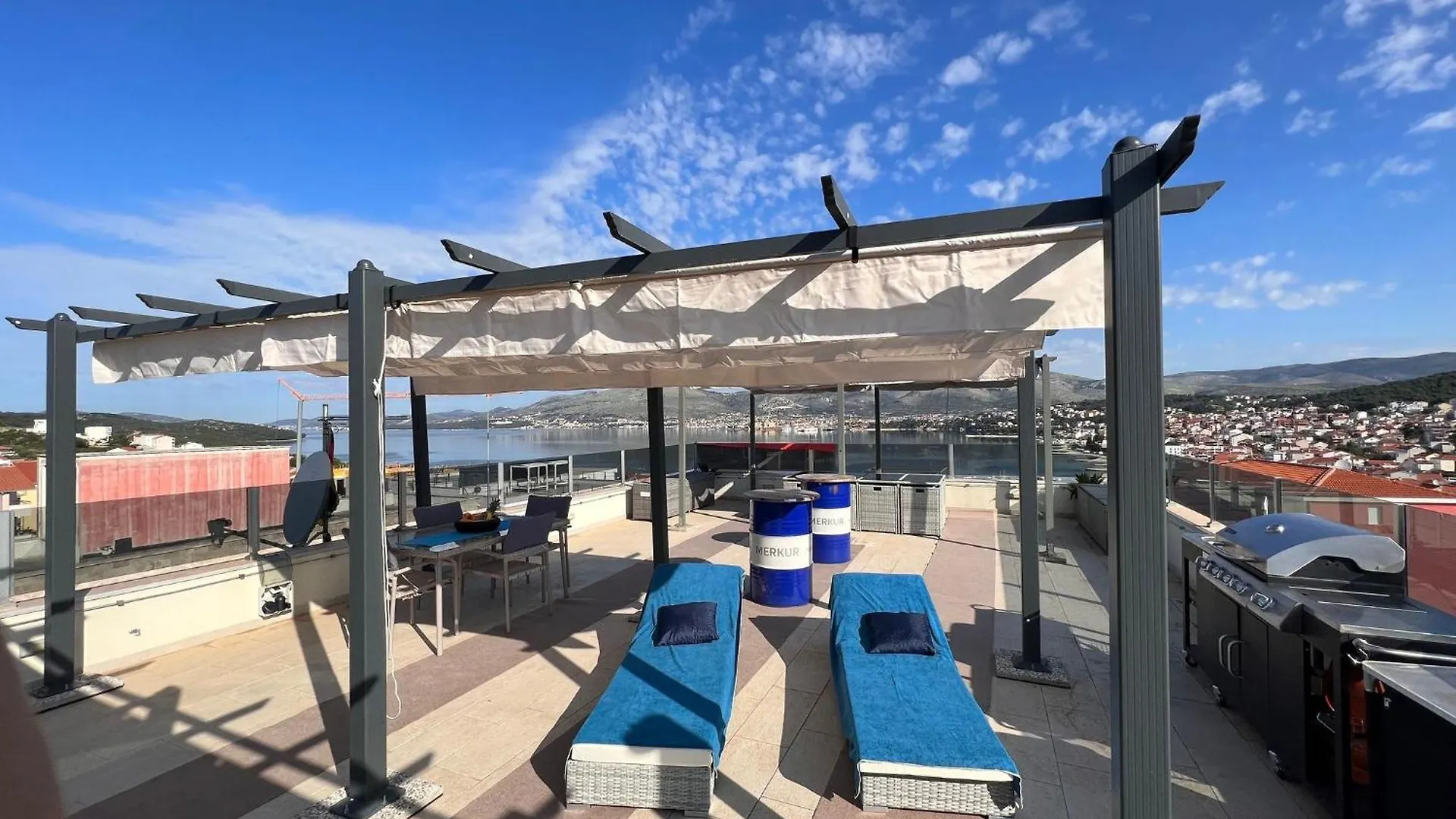 Oceanview Deluxe Penthouse Apartment With 89M2 Living Space & 90M2 Roof Terrace Trogir