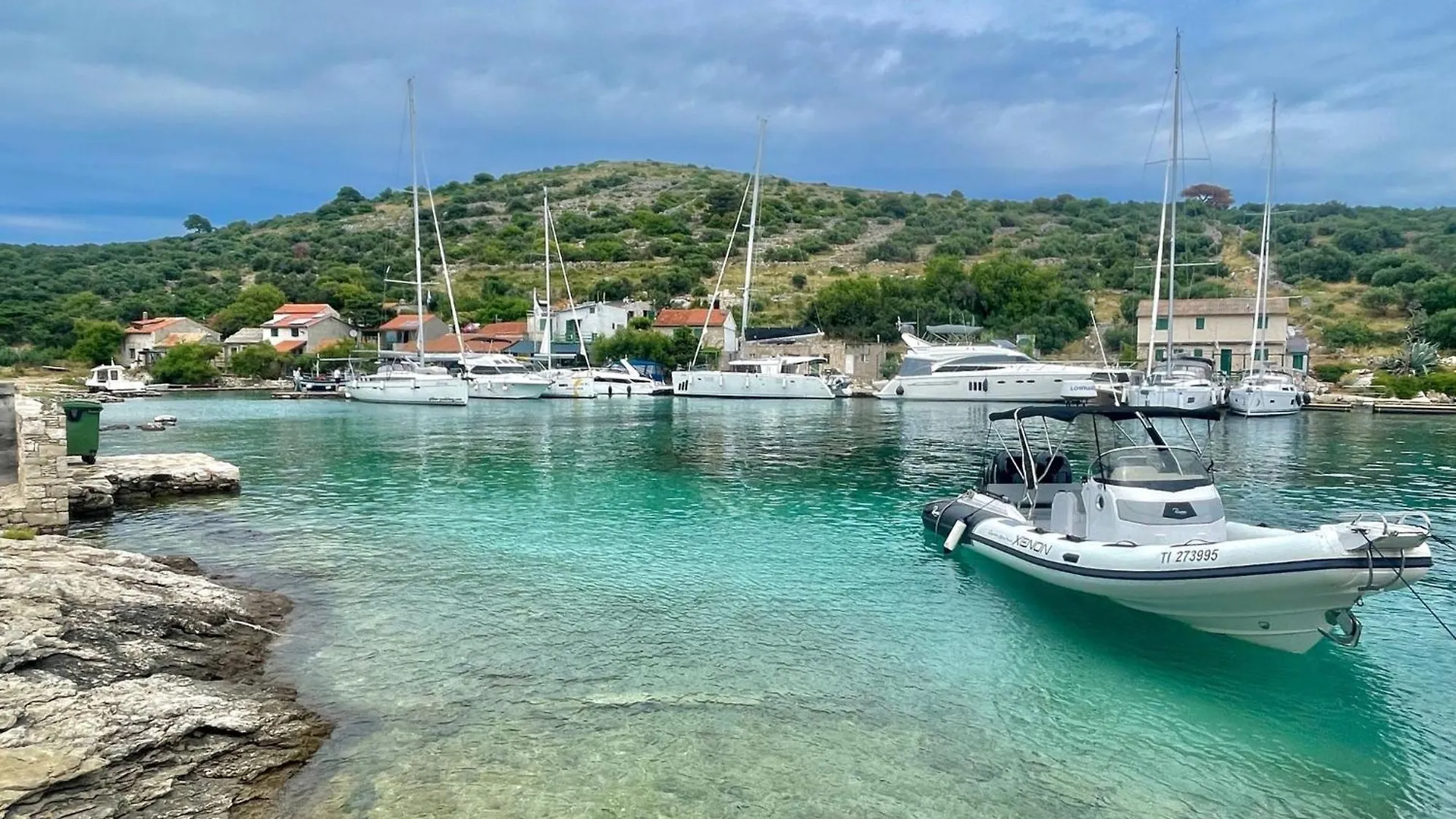 Oceanview Deluxe Penthouse Apartment With 89M2 Living Space & 90M2 Roof Terrace Trogir