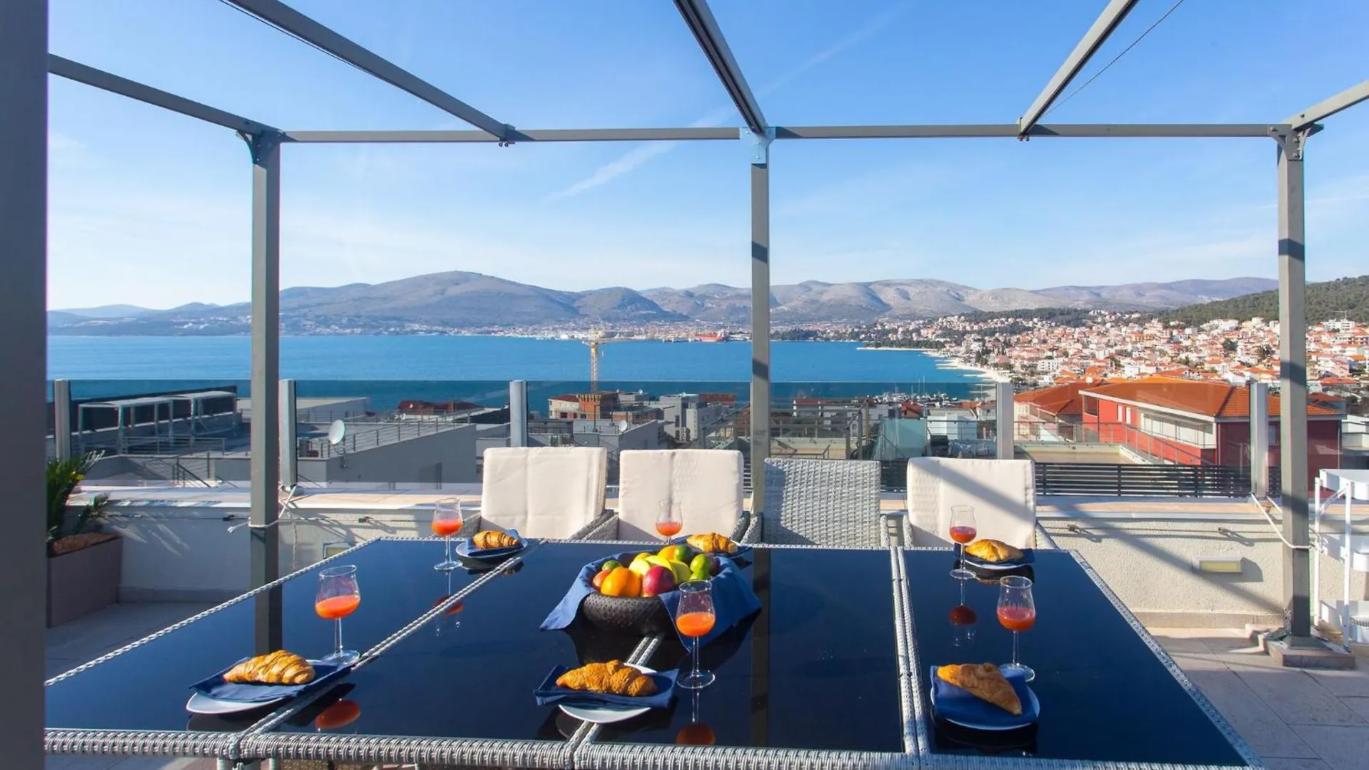 Oceanview Deluxe Penthouse Apartment With 89M2 Living Space & 90M2 Roof Terrace Trogir