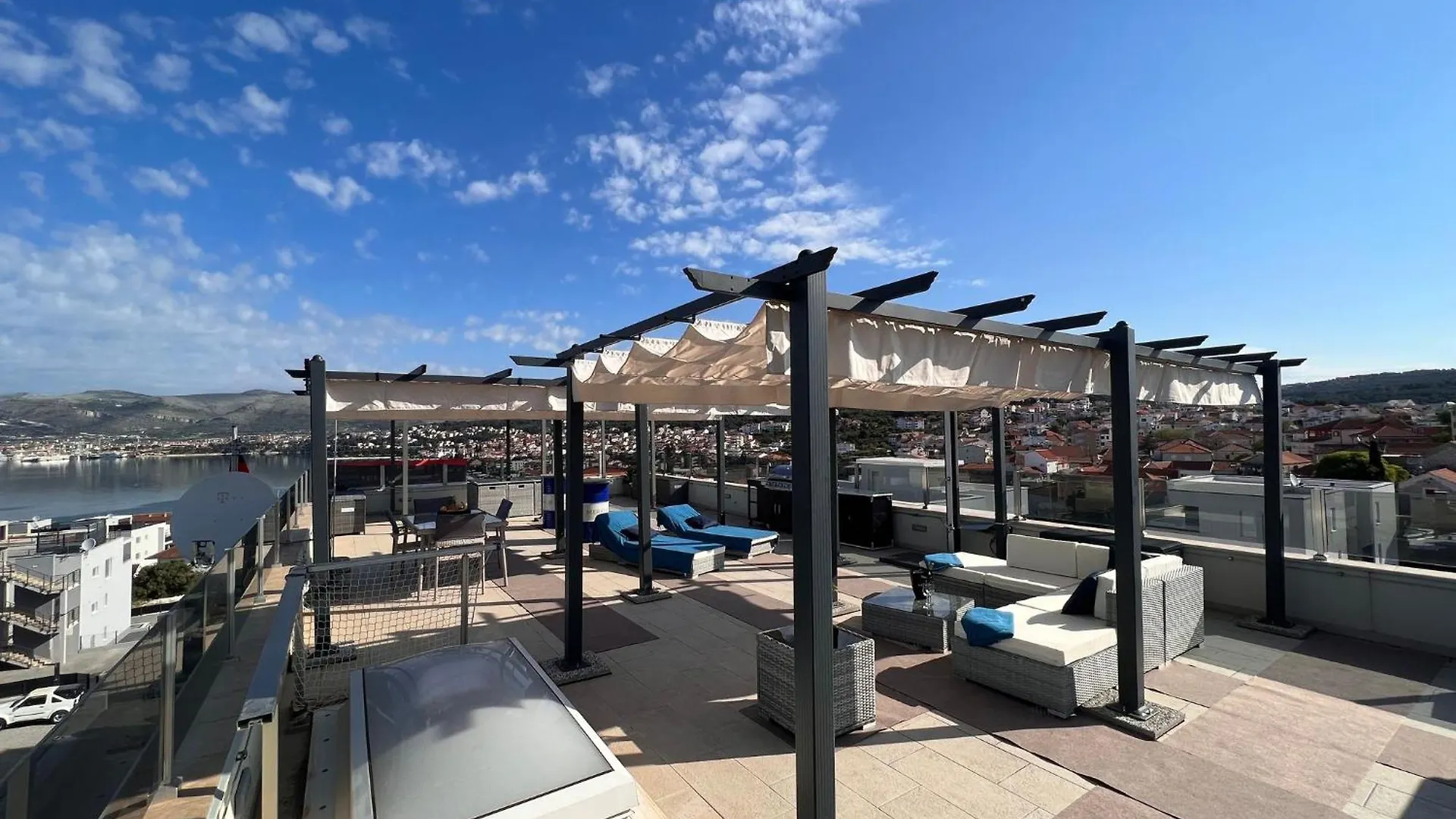 Oceanview Deluxe Penthouse Apartment With 89M2 Living Space & 90M2 Roof Terrace Trogir Croatia