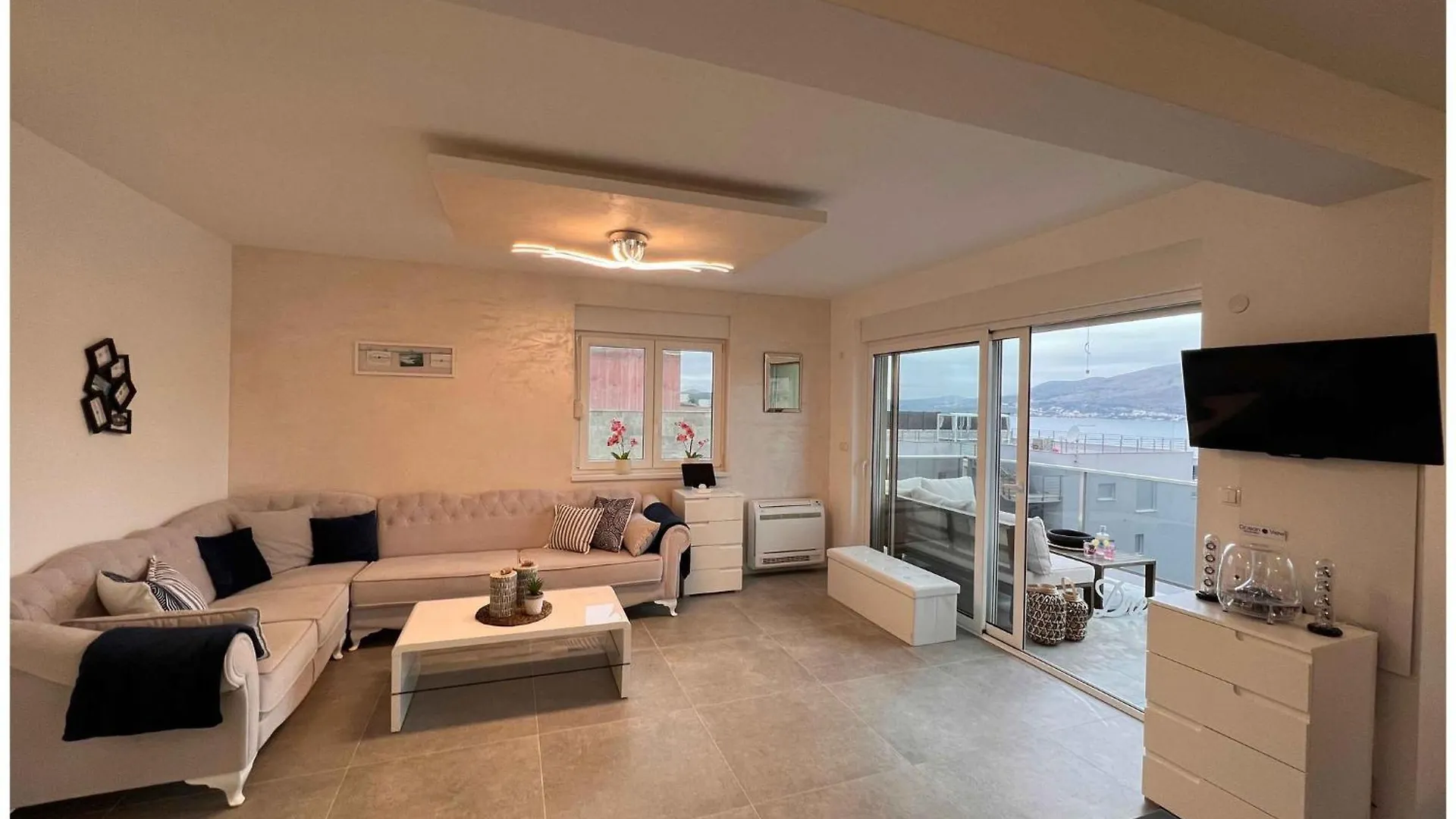 Oceanview Deluxe Penthouse Apartment With 89M2 Living Space & 90M2 Roof Terrace Trogir