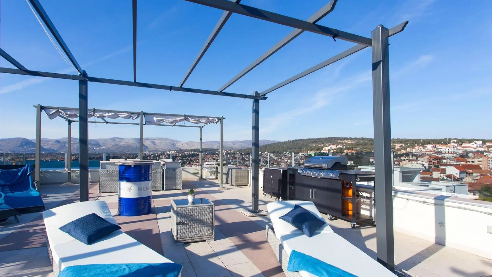 Oceanview Deluxe Penthouse Apartment With 89M2 Living Space & 90M2 Roof Terrace Traù